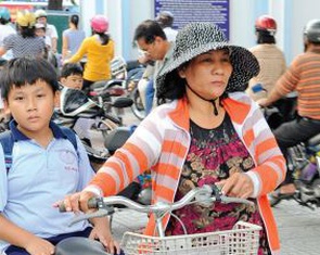 Hội phụ huynh: Tiếp sức cho ai?