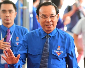 Gửi gắm của ông bí thư