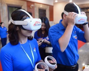 Bạn trẻ TP.HCM trải nghiệm công nghệ thực tế ảo tại Đại hội Đoàn