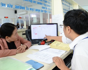 Tăng lương có giữ chân được cán bộ, công chức?