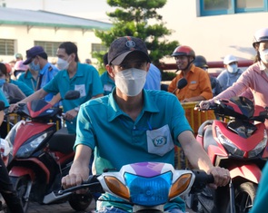 Bỗng dưng mất việc, Tết này ra sao?
