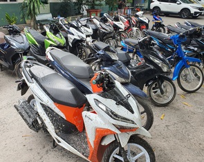 Hàng trăm 'quái xế' tụ tập đua xe trên đường Nguyễn Hữu Trí, bắt 19 thanh niên