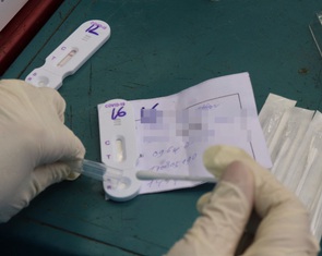 Ca COVID-19 đang cao nhất gần 5 tháng qua, TP.HCM ứng phó ra sao?