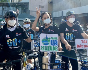 H'Hen Niê đạp xe khởi động chiến dịch 'Giờ Trái đất 2022'