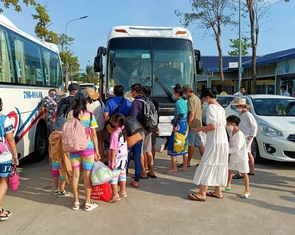 Nhộn nhịp đặt tour, đặt phòng dịp lễ 30-4