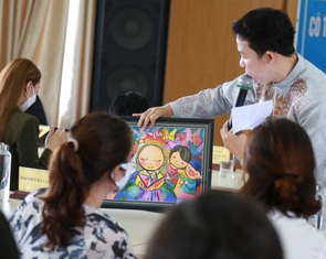 Học sinh Đà Nẵng vẽ tranh bán đấu giá giúp bạn mắc bệnh hiểm nghèo