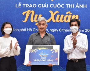 Báo Tuổi Trẻ trao giải cuộc thi ảnh 'Nụ xuân'