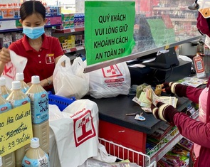 Xử phạt nhà bán lẻ phát túi nilông dùng một lần cho khách: Sao không áp dụng ngay bây giờ?