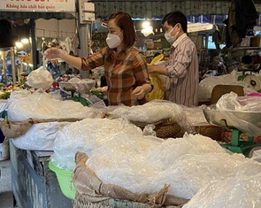 Hướng tới không dùng túi nilông: Nhà sản xuất bao bì cần được trợ lực về chính sách