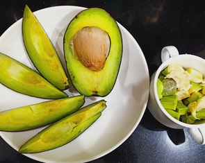 Người nước ngoài kêu sinh tố bơ kỳ kỳ, người Đắk Lắk còn ăn bơ chấm nước mắm với cơm