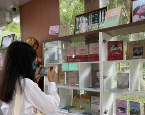 Ra mắt Tủ sách Hồ Chí Minh và khai trương phòng trưng bày sách về Chủ tịch Hồ Chí Minh