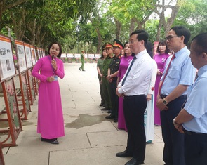 Trưng bày những bức ảnh đẹp, tư liệu quý về Bác Hồ