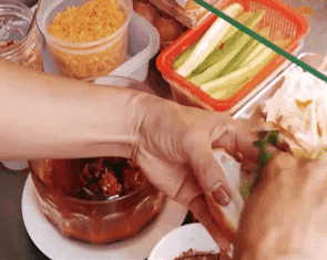 Làm đồ chua ‘nhanh, ngon’ của Việt Nam nâng tầm burger, salad, cà ri... trên báo Ireland