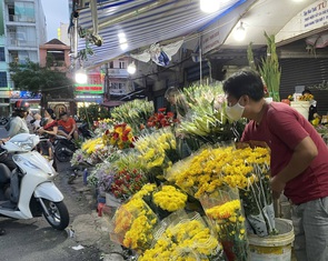 Chợ truyền thống cũng 'tưng bừng' khuyến mãi