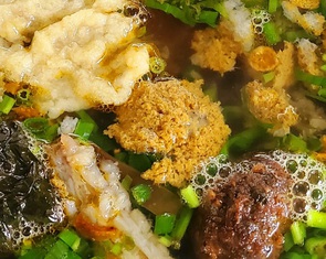 Nhờ bánh mì que, patê, bánh đa cua, sủi dìn... Hải Phòng 'thu bộn'