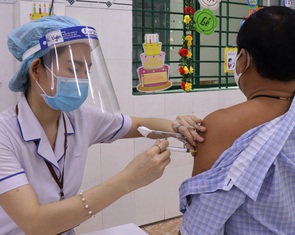 Hướng dẫn mới về thời gian tiêm mũi 3, 4 vắc xin COVID-19