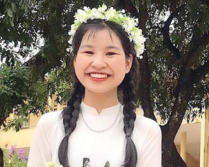 Nữ thủ khoa khối D04 toàn quốc: 12 năm chưa từng đi học thêm
