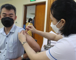 Hơn 1,6 triệu trường hợp phản ứng thông thường sau tiêm ngừa COVID-19