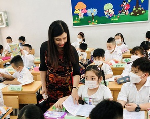 Công chức nghỉ việc hàng loạt: Đứng lớp 20 năm, lương chưa tới 10 triệu làm sao sống?