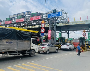 Ngày thứ 2 thu phí không dừng tại TP.HCM: Các trạm ổn định, cao tốc ùn nhẹ