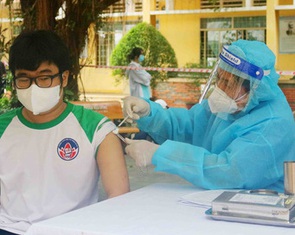 Công chức nghỉ việc hàng loạt: Thầy thuốc và thầy giáo cứ phải 'an bần lạc đạo'?