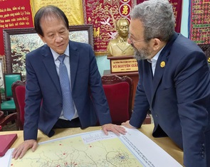 Dạo sông Sài Gòn, cựu thủ tướng Ehud Barak kể chuyện phát triển ở Israel