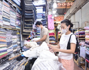 Giá hàng hóa, vận tải bắt đầu giảm