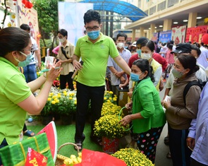 Dạo đường hoa xuân, sắm Tết miễn phí trong Bệnh viện Chợ Rẫy