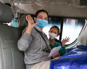 'Chuyến xe 0 đồng đặc biệt' đưa các bệnh nhi về quê ăn Tết