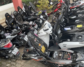 Hàng trăm 'quái xế' đi 'bão' ở quận 10 bị CSGT chặn bắt ngày mùng 1