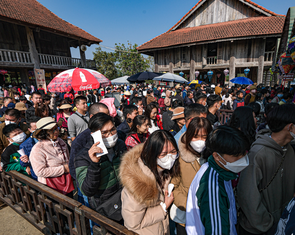 Nắng đẹp, biển người đổ về chùa Tam Chúc, Bái Đính