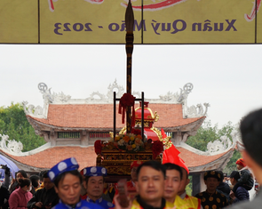 Rước 'thần bút' ở Khu tưởng niệm Vương triều Mạc