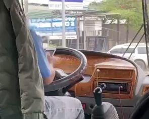 Tài xế xe buýt vừa lái vừa nhắn tin suốt hàng chục km