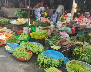 Giá rau củ, thủy hải sản 'nhảy múa' sau Tết