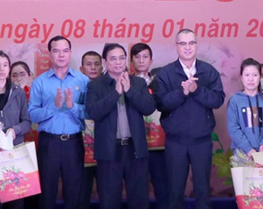 Thủ tướng chúc công nhân, người lao động đón Tết sum vầy, tràn ngập yêu thương