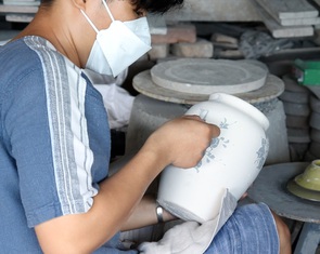 Người trẻ truyền năng lượng tích cực 2023: Chàng trai hồi sinh dòng gốm Nam Bộ xưa