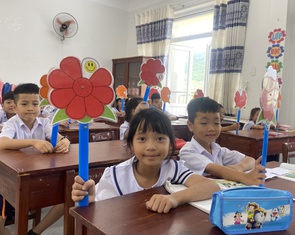 Đà Nẵng cho học sinh đi học lại sau nhiều ngày nghỉ vì mưa ngập