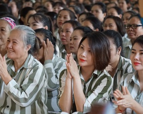 Quà 20-10 đặc biệt ở trại giam nữ tù nhân