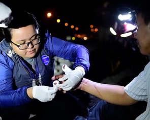 Người trẻ truyền năng lượng tích cực: Nữ 'hiệp sĩ' xuyên đêm cứu người bị tai nạn