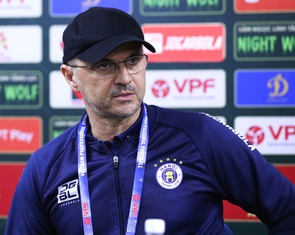 CLB Hà Nội sa thải HLV Bandovic