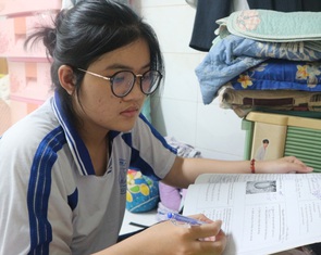 Cô gái mong ước đi học để chữa bệnh cho mẹ đã vào trường y