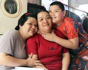 Học, kiếm tiền và đưa mẹ về quê