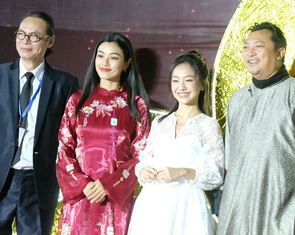 Dàn sao đổ bộ thảm đỏ liên hoan phim, nhóm làm Đất rừng phương Nam vắng Trấn Thành