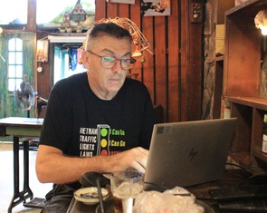 Tác giả người Úc Ray Kuschert: Tôi biết ơn vì được viết cho Tuổi Trẻ Online