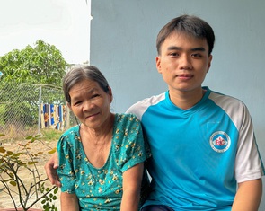 Sáng đến trường, chiều làm thêm, thâu đêm học nuôi giấc mơ giảng đường