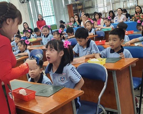 Phụ huynh dự giờ tiết học mở 'thấy thương cô giáo quá'