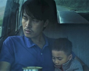 Bên trong vỏ kén vàng lên Netflix