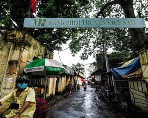 Nghệ sĩ Hãng Phim truyện Việt Nam chạy Grab, bán hàng online, bộ vẫn nói chờ