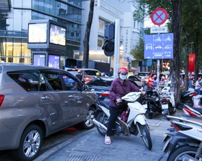 Thu phí vỉa hè: Đánh giá kỹ các hệ lụy