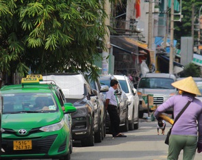 Thu phí vỉa hè: 'Không nên ngại, làm đúng sẽ được dân ủng hộ'